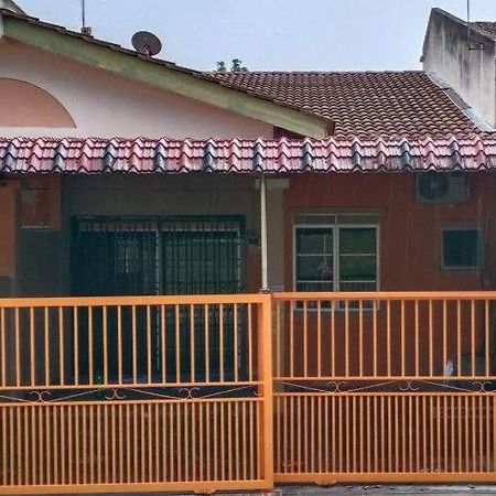 Homestay Ummi Razzin Kuala Kangsar Buitenkant foto