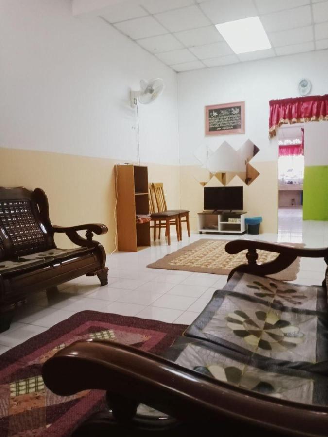 Homestay Ummi Razzin Kuala Kangsar Buitenkant foto